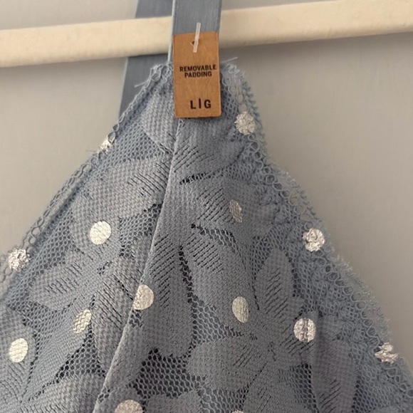 Victoria's Secret Gray Lace Bra with Adjustable Straps - Picture 4 of 16